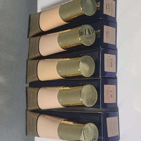 RESERVED  ✅ 2 X Futurist Hydra Rescue Moisturizing Foundation SPF 45 ✨ NIB - Picture 2 of 15